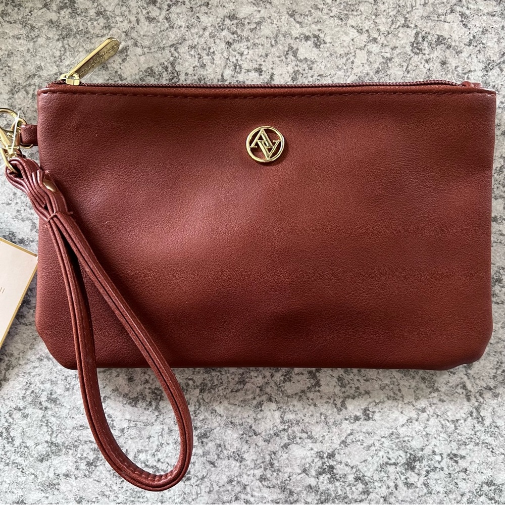 Adrienne Vittadini | Charging Zip Around Wallet Wristlet, NWT